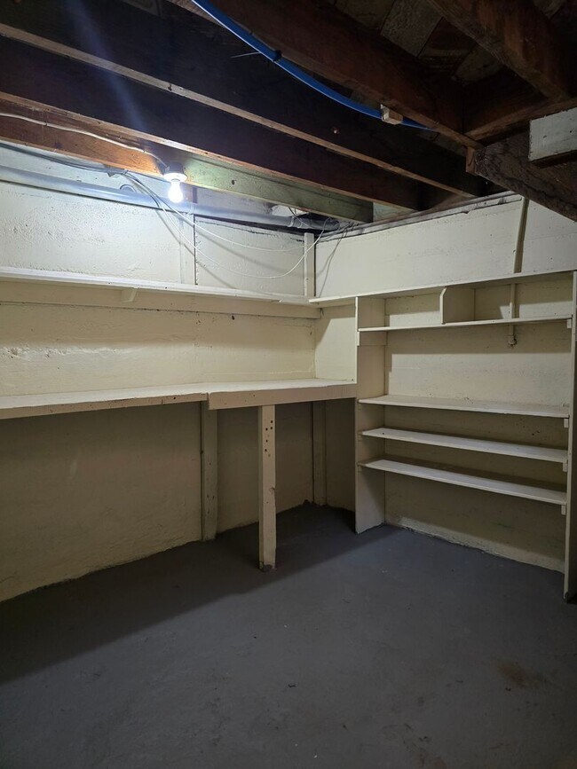 Building Photo - 2 Bedroom Duplex with Basement & 2-Car Garage