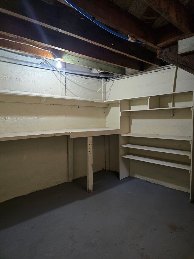 Building Photo - Alder Duplex