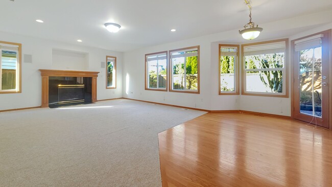 Building Photo - Spacious Updated 4 Bedroom Home with 3 Car Garage