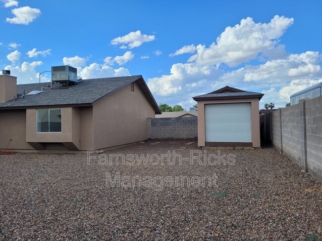 Building Photo - 5407 E Catalina Ave