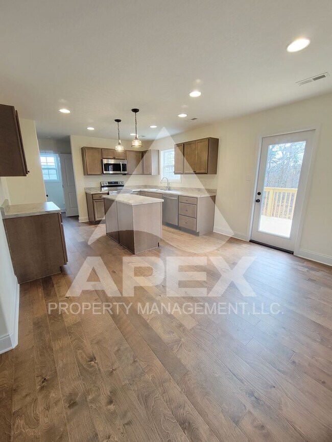 Building Photo - Beautiful  4 Bd 2.5 Ba Single Family home ...
