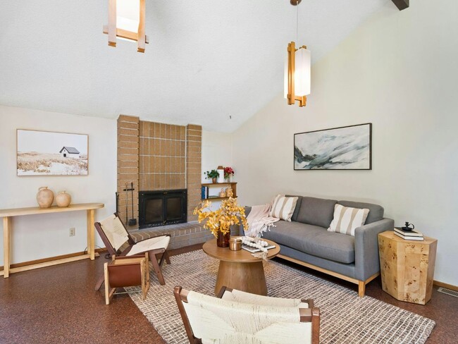 Building Photo - 43236 E Oakside Pl