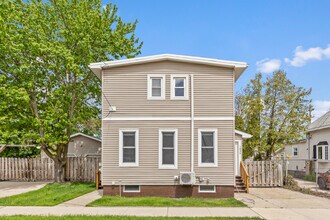 Building Photo - 1836 Lakeshore Dr