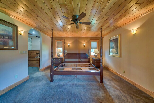 Building Photo - 9 Juniper Ln