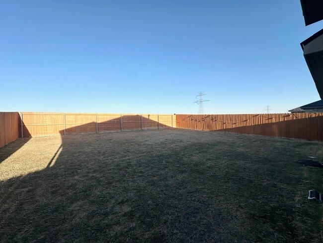 Building Photo - 3 Bed 2 Bath Ready to Rent!