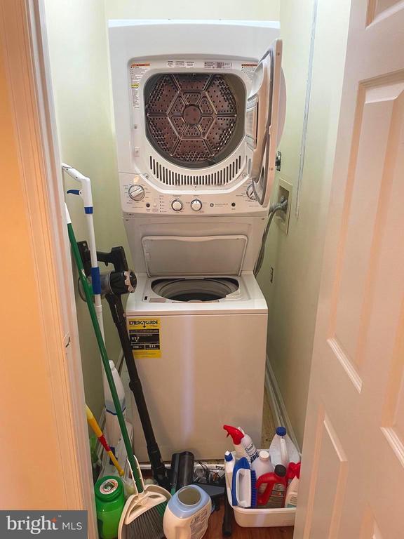 Building Photo - 14402 Jarvis Ave