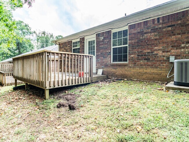 Building Photo - 1102 NW Lincoln Ct