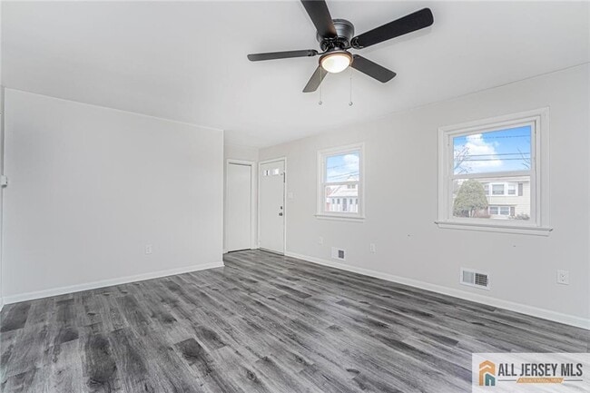 Building Photo - 1036 Apache St