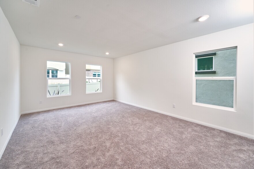 Building Photo - 729 Daniel Freeman Cir