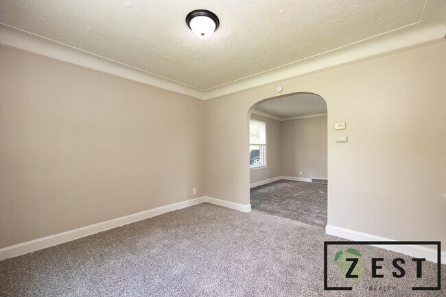 Building Photo - BEAUTIFUL 3 BD 1.5 BATH HOME!