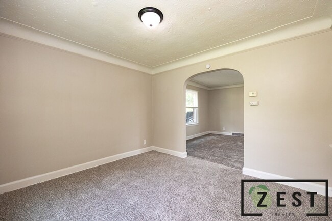 Building Photo - BEAUTIFUL 3 BD 1.5 BATH HOME! OPEN HOUSE S...