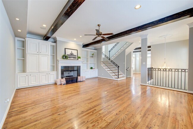 Building Photo - 3307 W Lamar St
