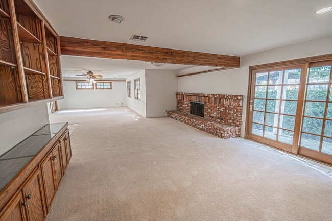 Building Photo - Old Orchard 1 - 4 Bedroom Home in Valencia!