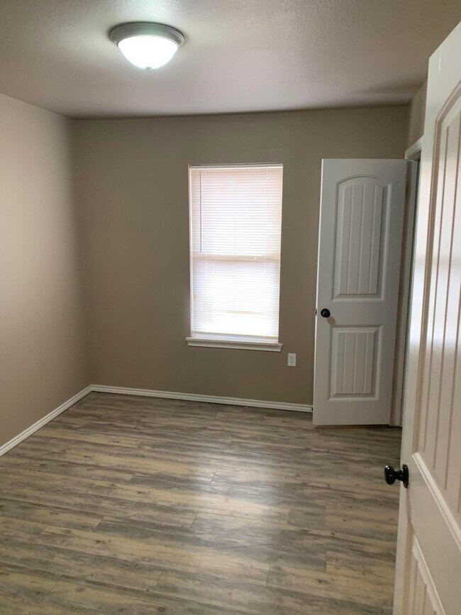 Building Photo - 3611 E 3rd Pl