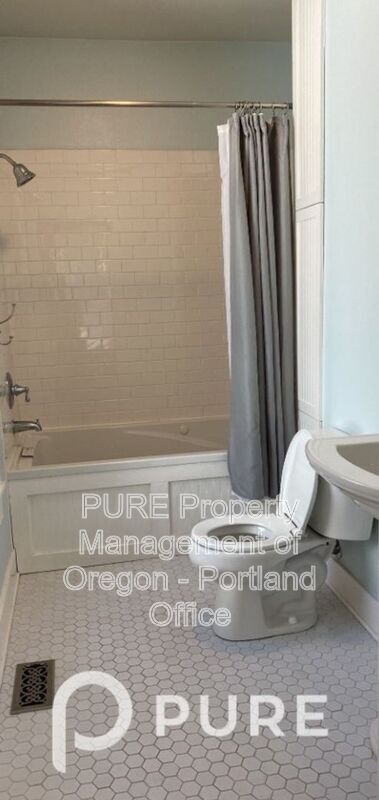 Building Photo - 22 S Meade St