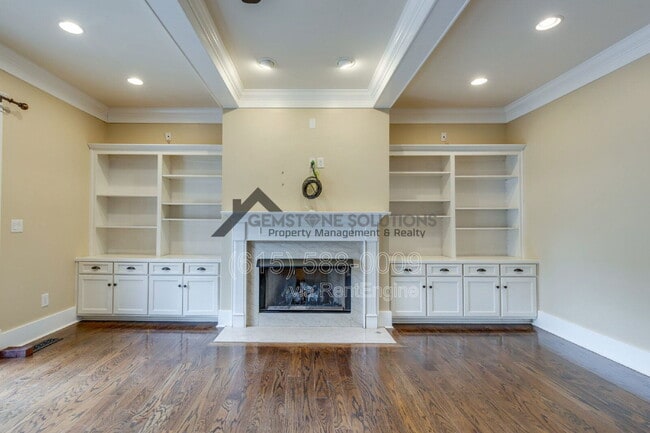 Building Photo - 210 38th Ave N