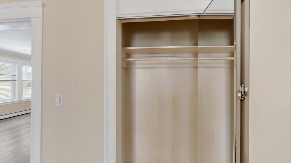 Building Photo - 8 Ropes St