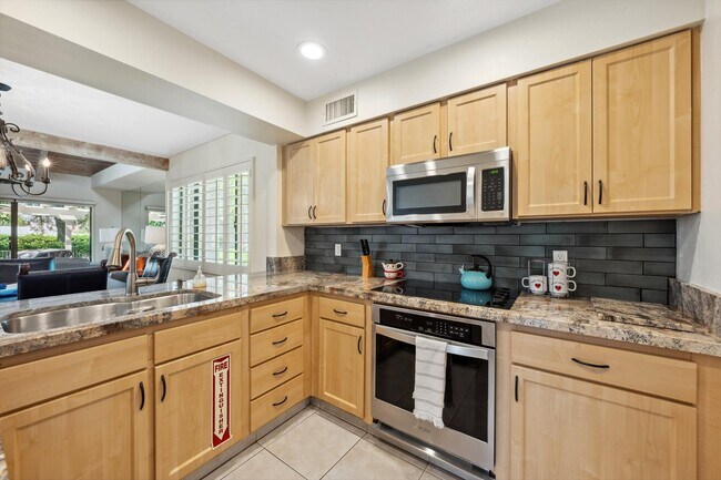 Building Photo - 343 Forest Hills Dr