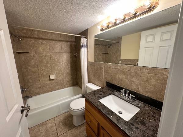 Building Photo - 942 Westbrooke Way