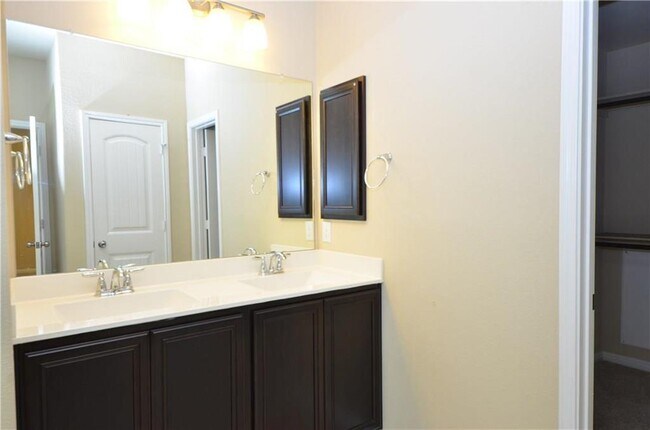 Building Photo - 12105 Harpster Bend