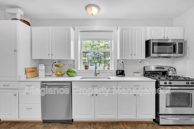 Building Photo - 3110 Landover St