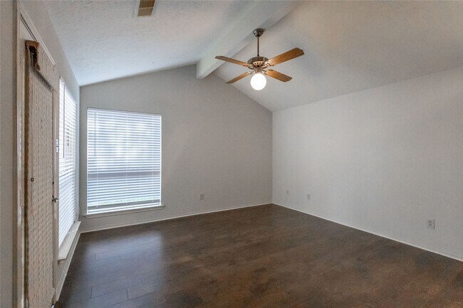 Building Photo - 2034 Creek Valley Ln