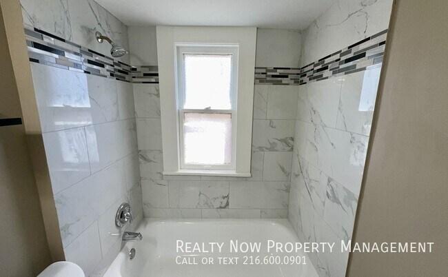 Building Photo - 949 Helmsdale Rd