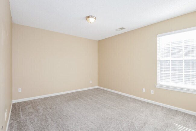 Building Photo - 1498 Lawson Dr