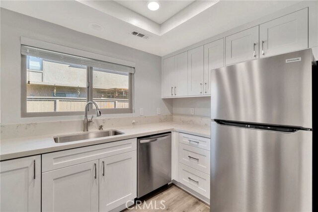 Building Photo - 2335 Dahlia Dr