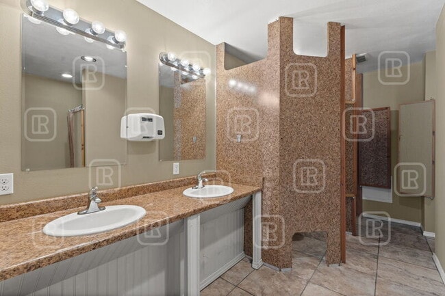 Building Photo - 7800 E Alki Ave