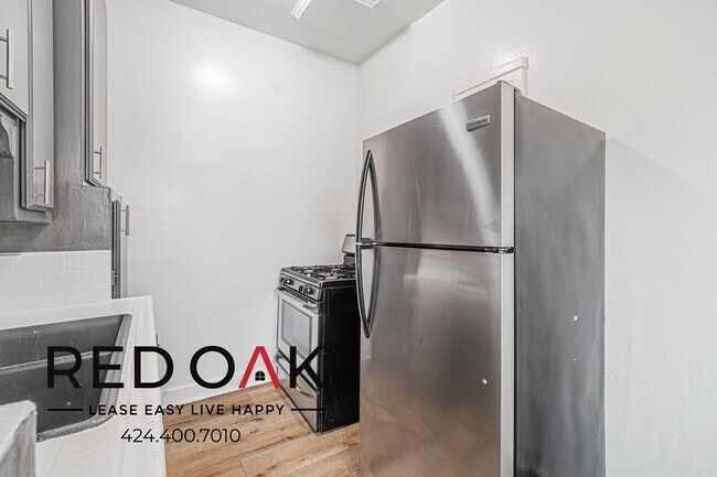 Building Photo - 454 S Catalina St