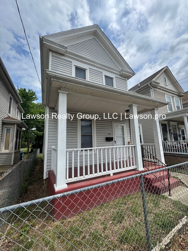 Building Photo - Newly Updated House with Fenced Yard