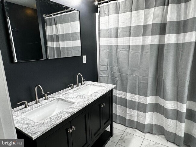 Building Photo - 2732 Shelburne Rd