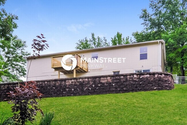 Building Photo - 3 Bedroom Pet-Friendly Home in Fenton, MO with Main Street Renewal