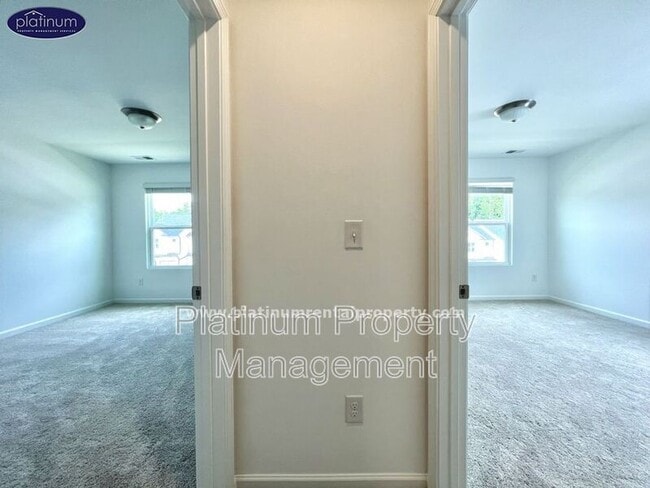 Building Photo - 5770 Thornton Dr