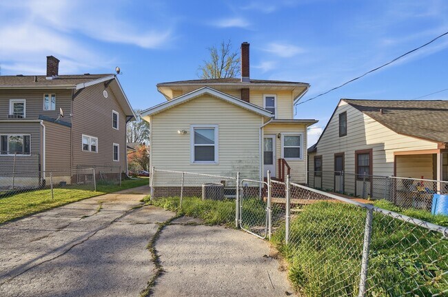 Building Photo - 1033 Forest Ave