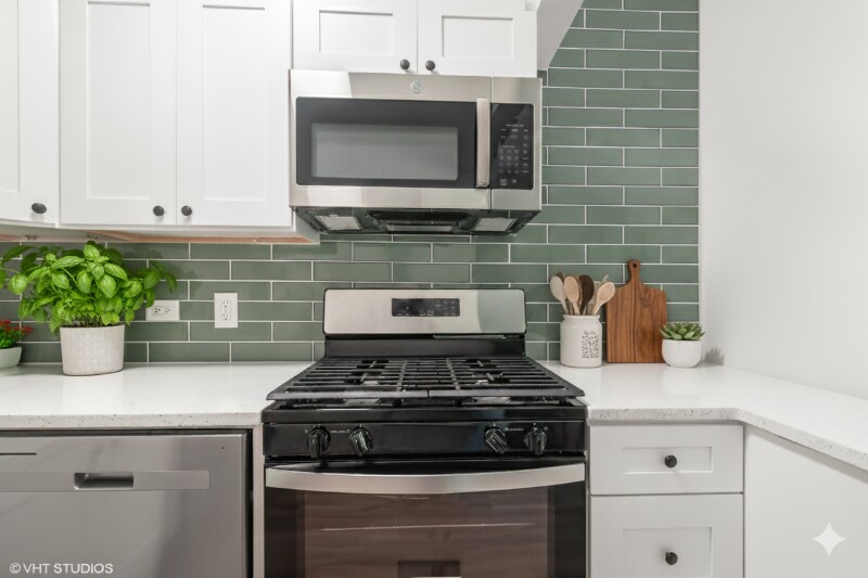 Building Photo - 15701 Lamon Ave