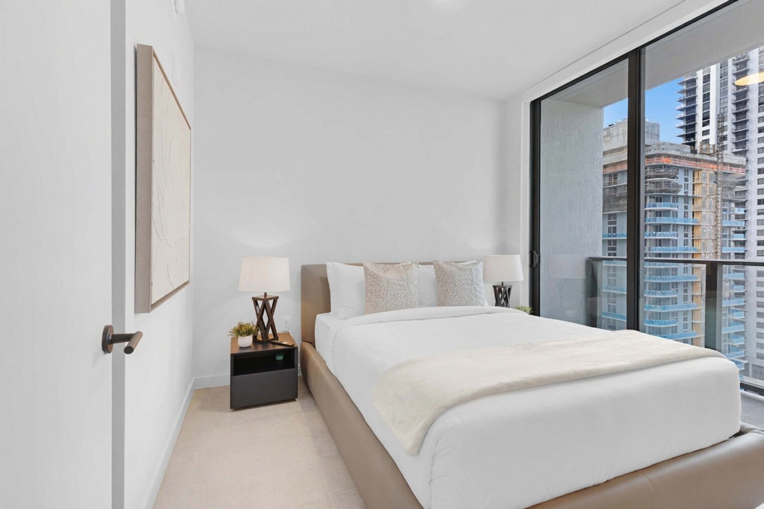 Building Photo - 501 NE 1st Ave