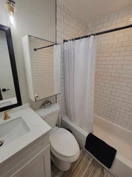 Building Photo - 12132 Wintergreen Dr