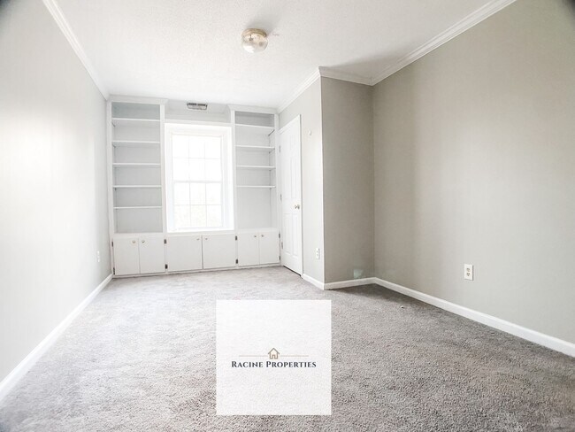 Building Photo - Short Walk to Downtown Greenville