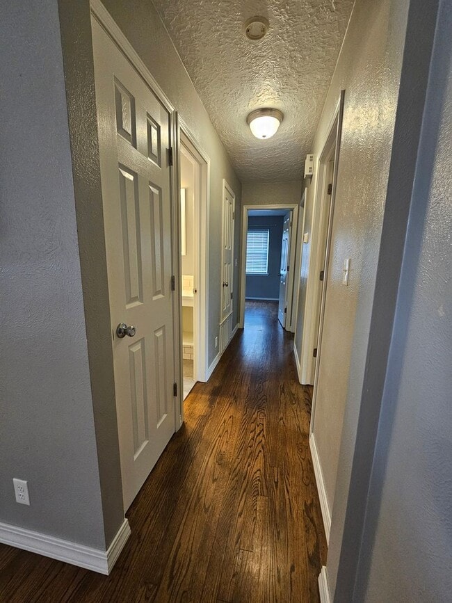 Building Photo - (3) Bed/(1.5) Bath in Core Norman Avail NOW!