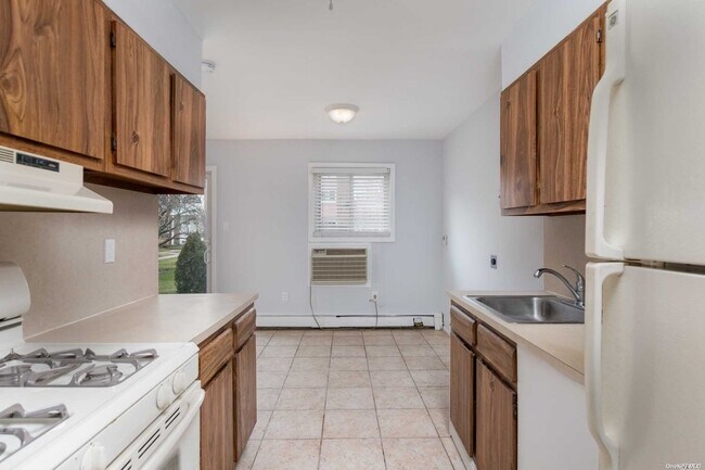 Building Photo - 257 N Newbridge Rd