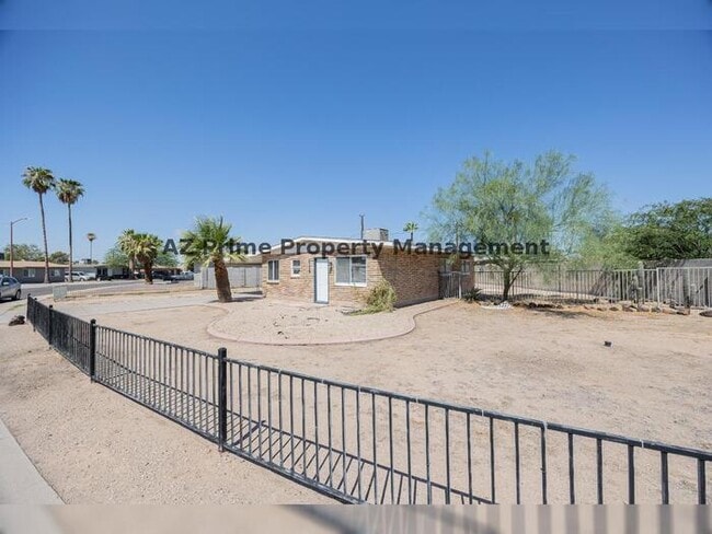 Building Photo - 2130 W Cortez St