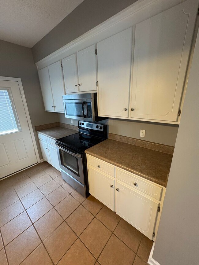 Building Photo - 218 Wakefield Way