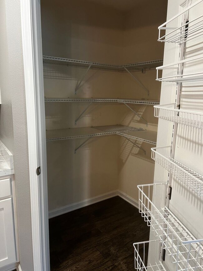 Building Photo - 4/2 centrally located!!