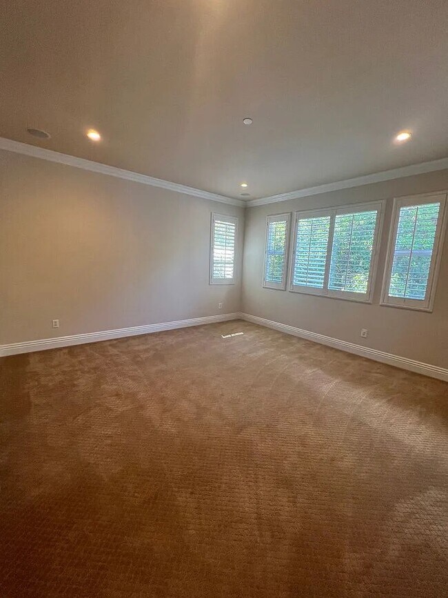 Building Photo - 26803 Mont Calabasas Dr