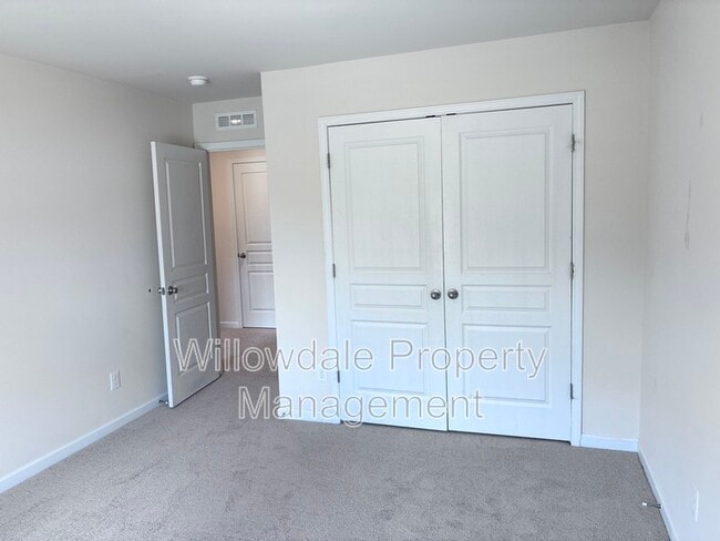 Building Photo - 229 Willow Grove Ln