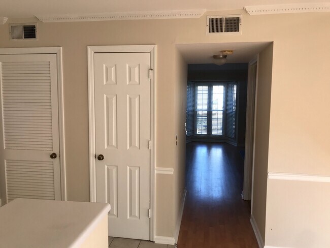 Building Photo - 2629 Blakemore Ave