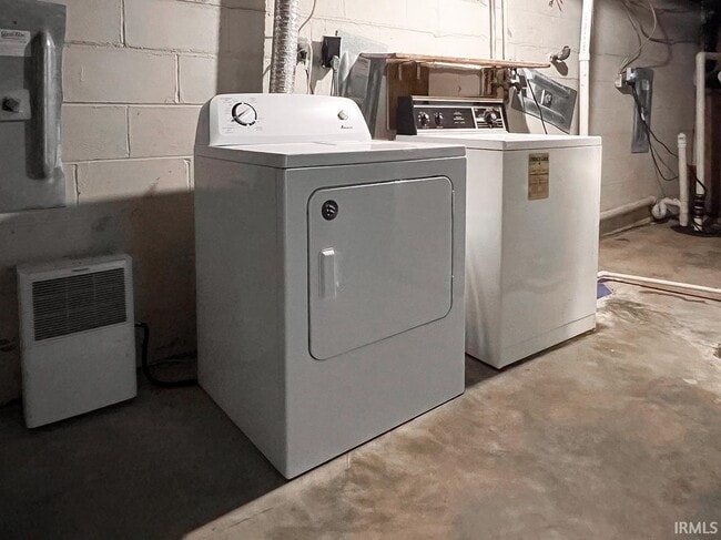 Building Photo - 2519 E 7th St