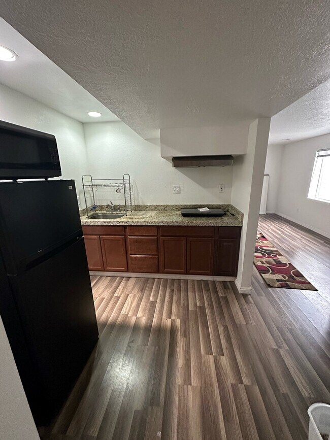 Building Photo - 4101 Juniper Hills Dr